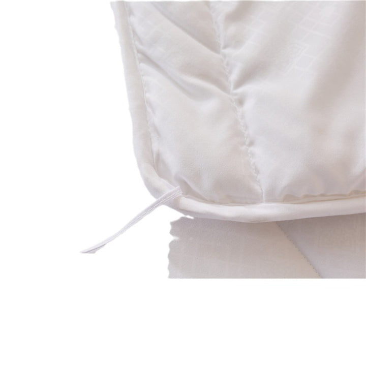 Ladies Allergy-Friendly Quilted Blanket with Breathable Microfiber Cover Stornfield
