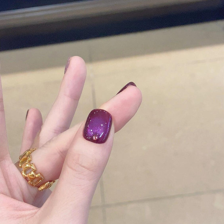 Artificial nails with unique glitter accents Stornfield