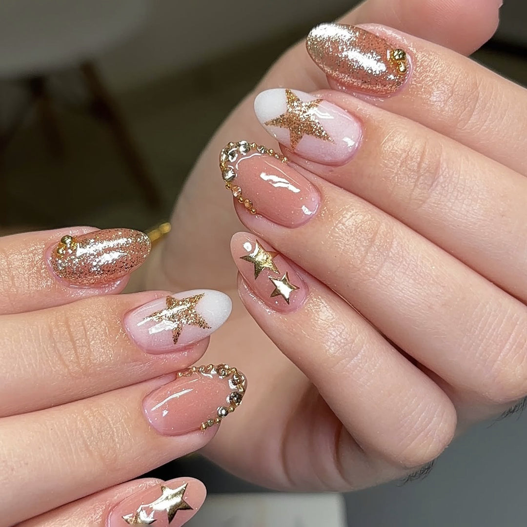 Elegant and sparkling nail art Stornfield