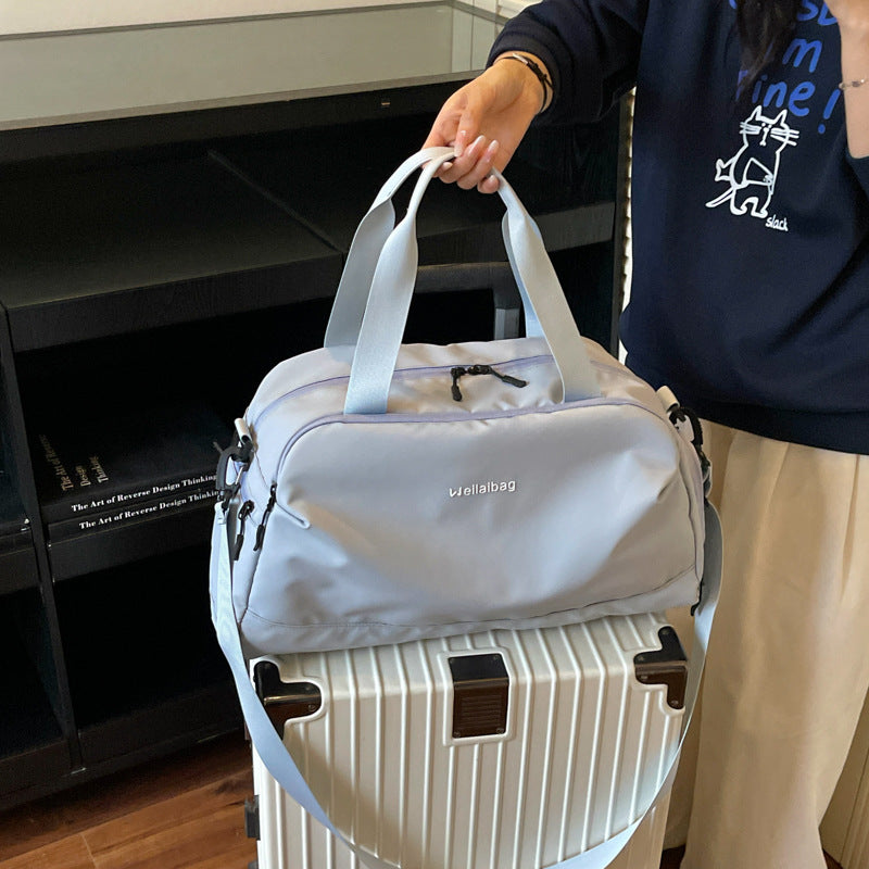Versatile sports bag with practical interior pocket and detachable shoulder strap Stornfield
