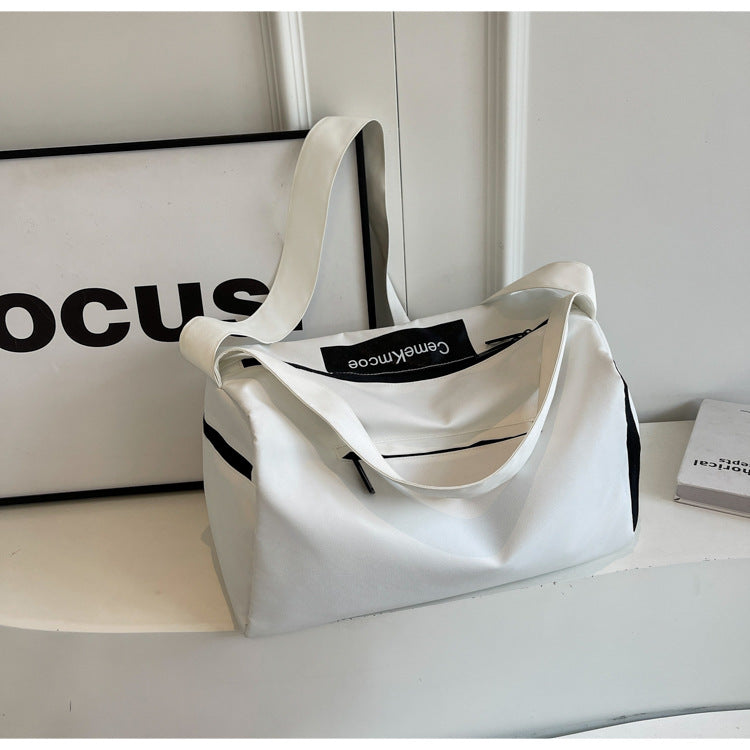 Stylish Travel Bag With Versatile Storage Options Stornfield