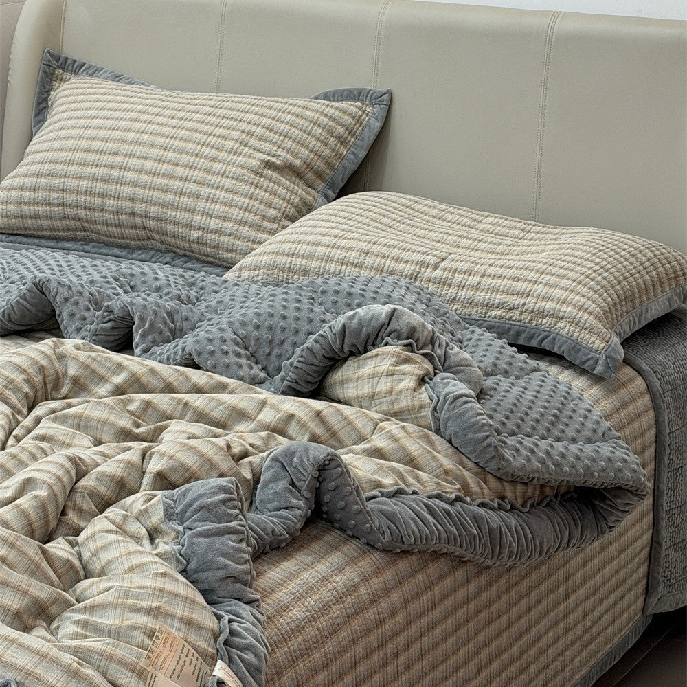 Quilted bedspread and pillow set