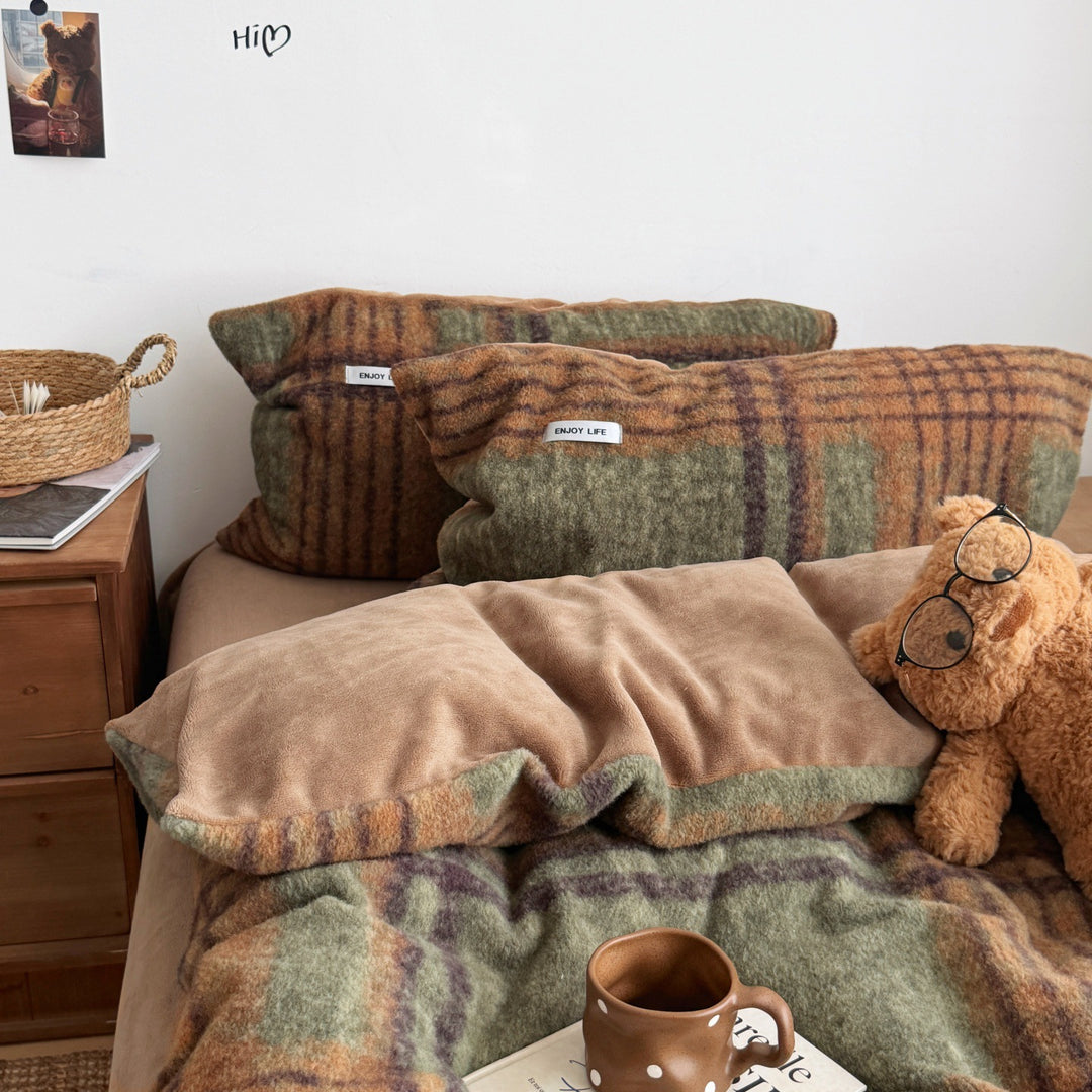 Cozy Plaid Fleece Blanket Set
