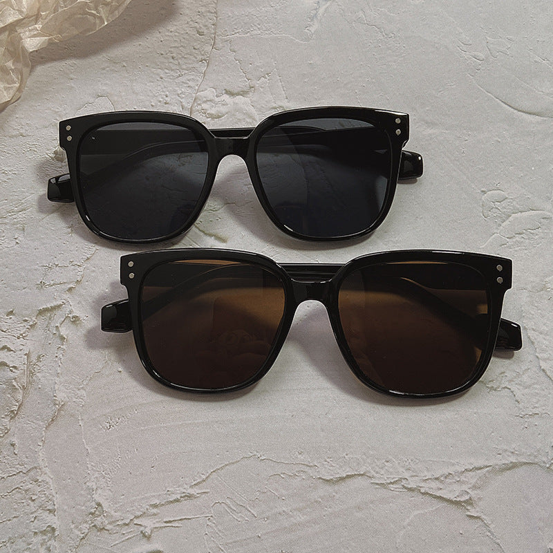 Fashionable Oversized Sunglasses in Contemporary Design Stornfield