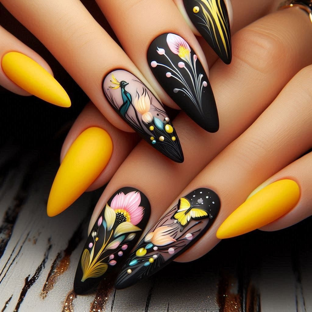Artificial nails with floral patterns and accessories Stornfield