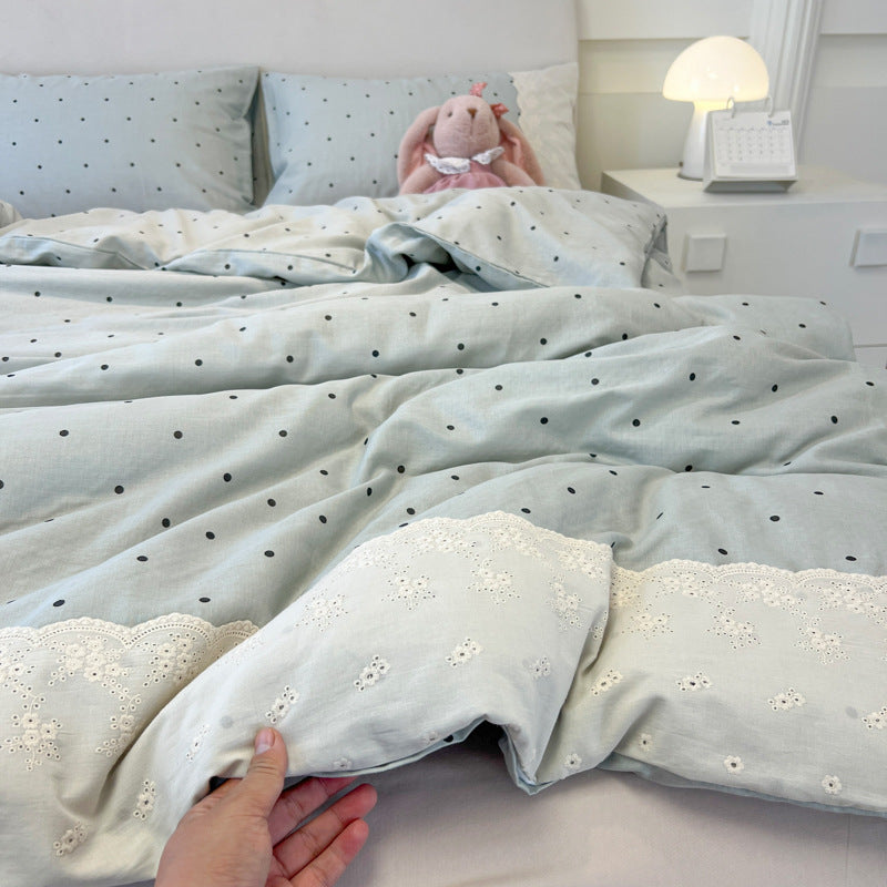 Elegant Bow Patterned Quilt Set