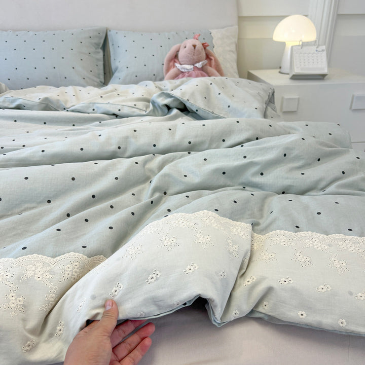 Elegant Bow Patterned Quilt Set