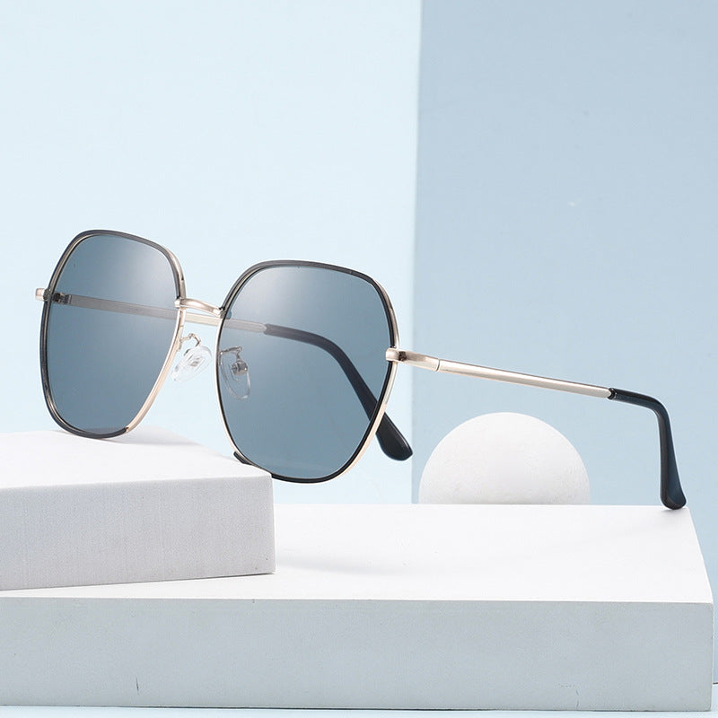Women Elegant oversized Sunglasses with high-quality metal frame and UV protection Stornfield