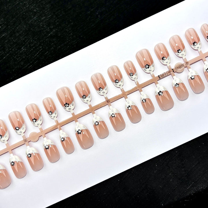 Elegant Floral Accent Press-On Nails