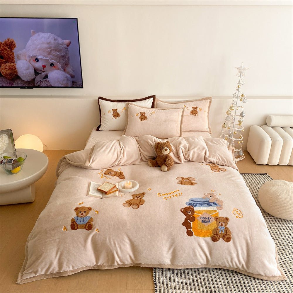 Cuddly duvet cover set with embroidered teddy bear motifs