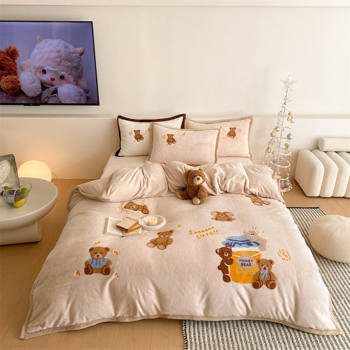 Cuddly duvet cover set with embroidered teddy bear motifs
