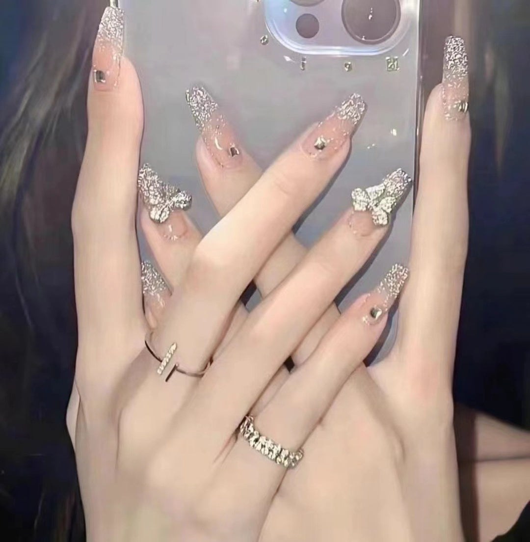 Elegant and Shiny Nail Art Stornfield