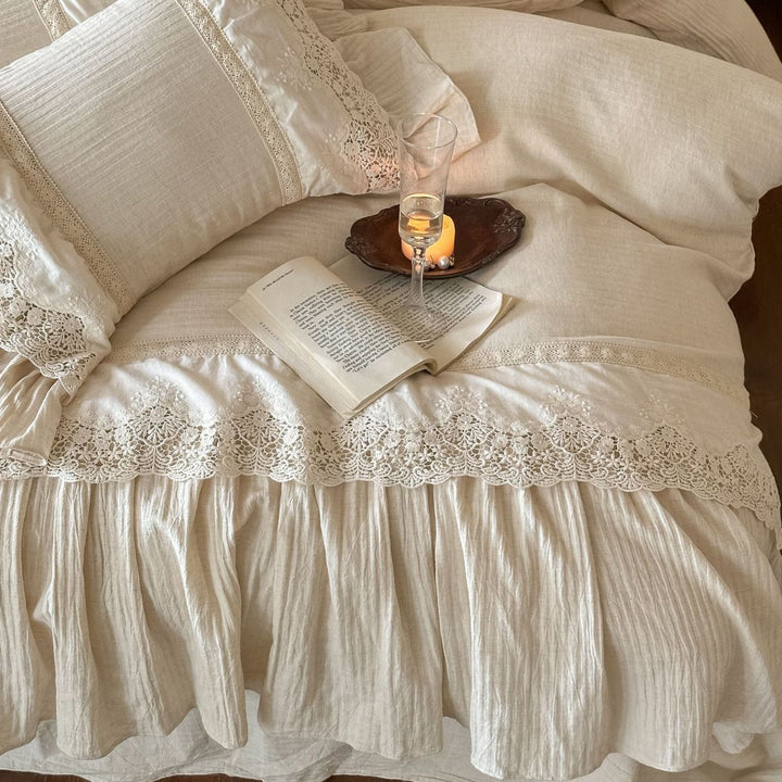 Vintage-inspired cotton-linen bedding set with ruffled frill and lace trim