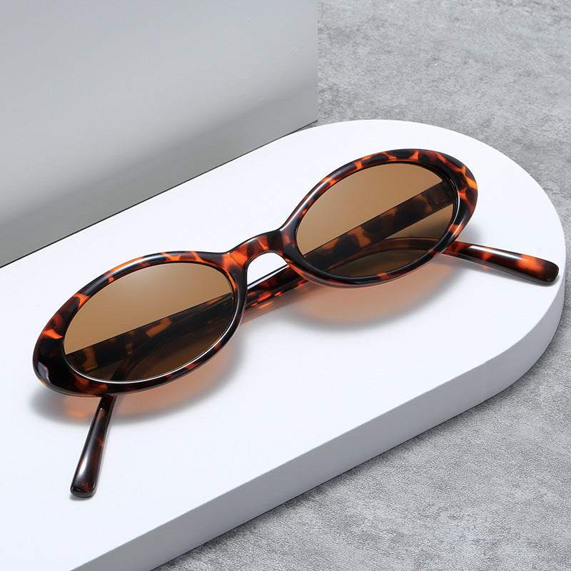 Women's fashionable sunglasses in contemporary oval design Stornfield
