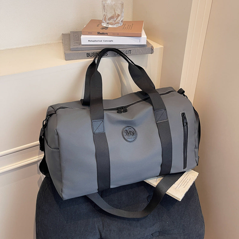 Sporty travel bag with reinforced zipper and side pocket Stornfield