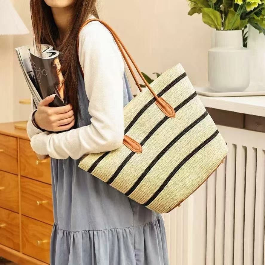 Sleek beach bag with matching sun hat Stornfield