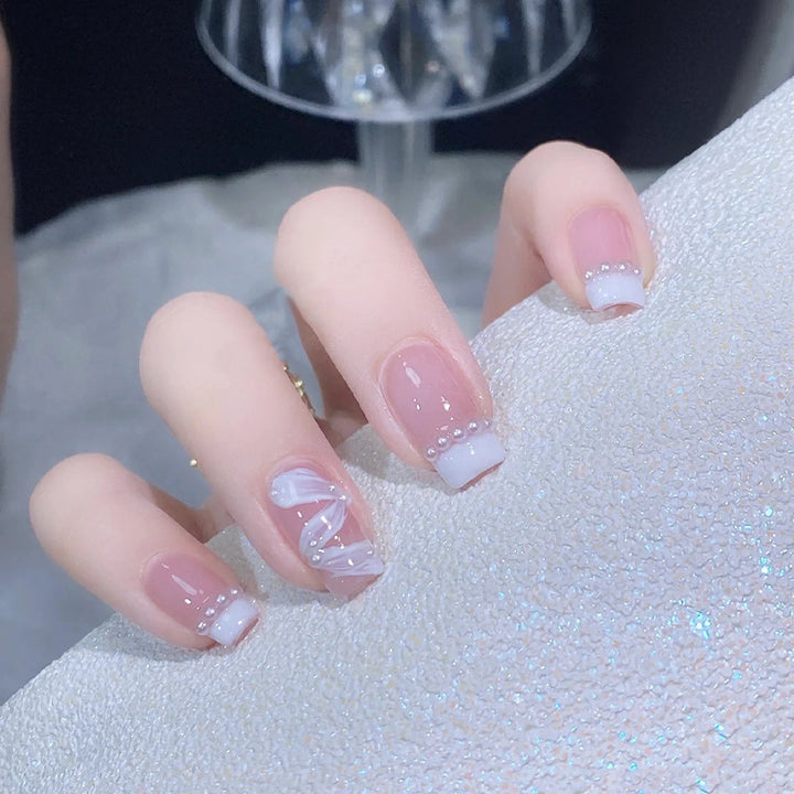 Elegant artificial nail set with stylish wave pattern and pearl accents Stornfield