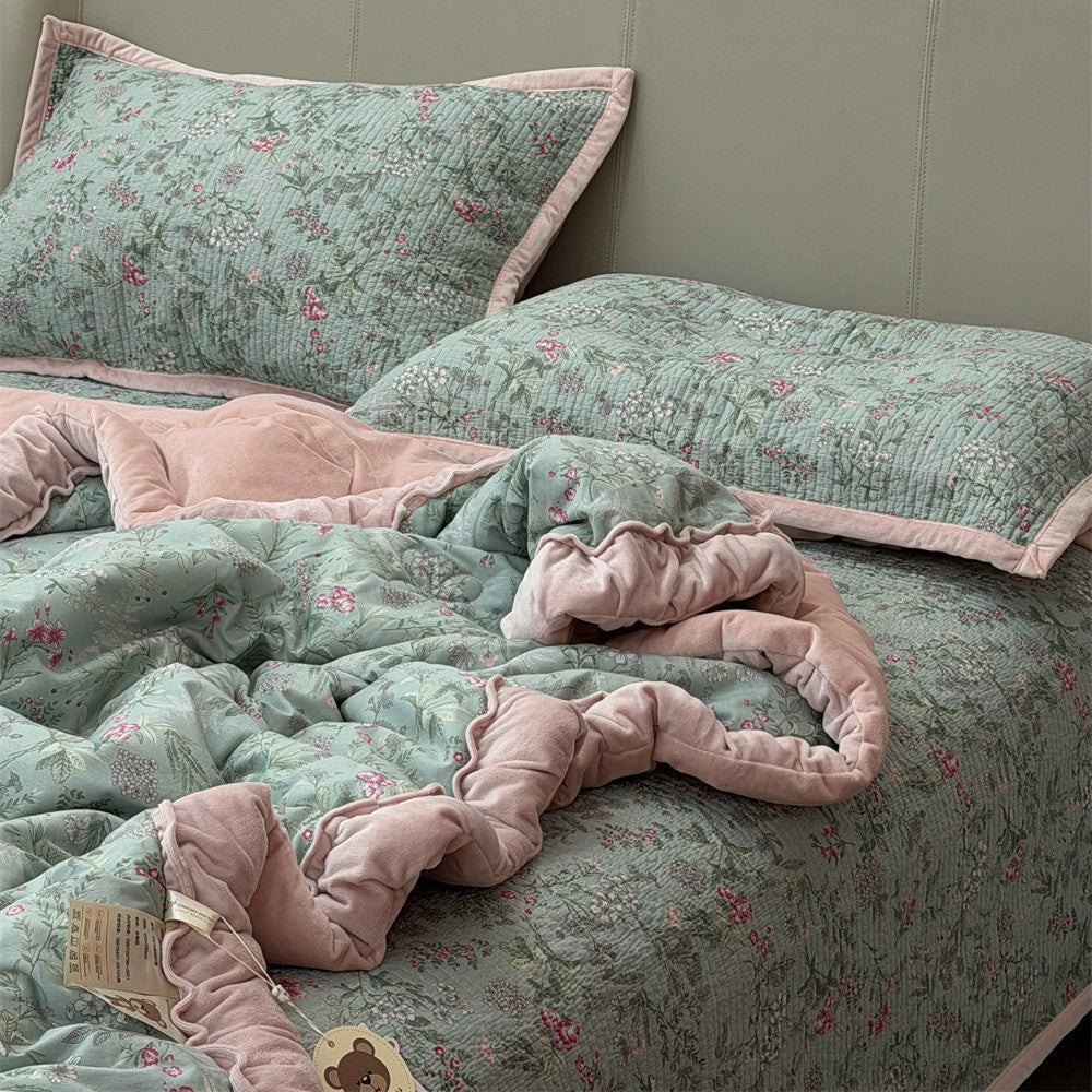 Quilted bedspread and pillow set
