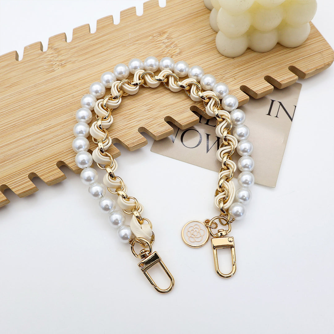 Chic Pearl-Chain Eyewear Holder Stornfield