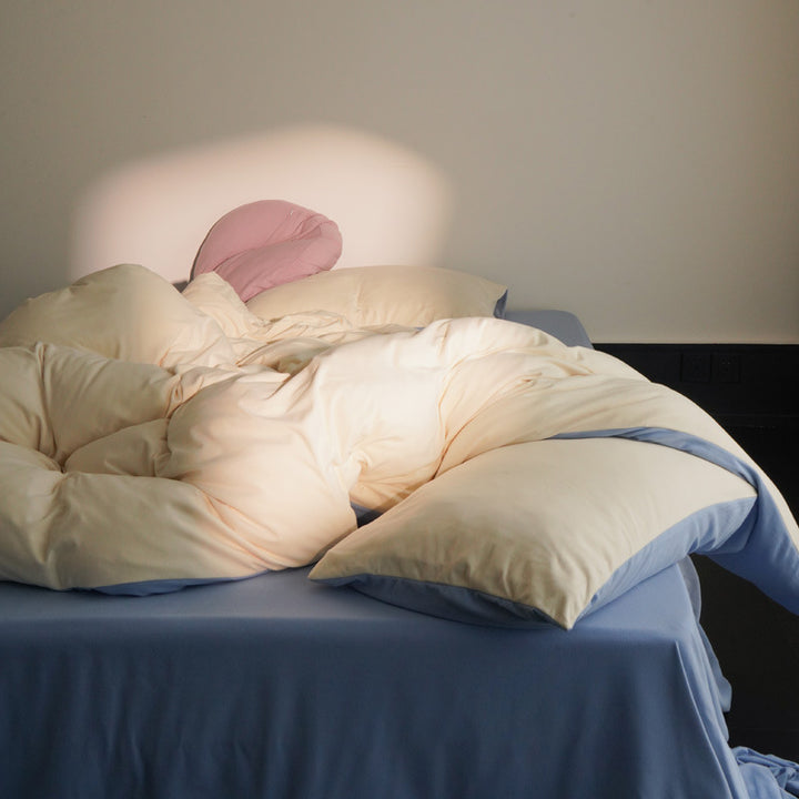 Reversible bedding set made of cotton percale with quilted duvet & fitted sheet