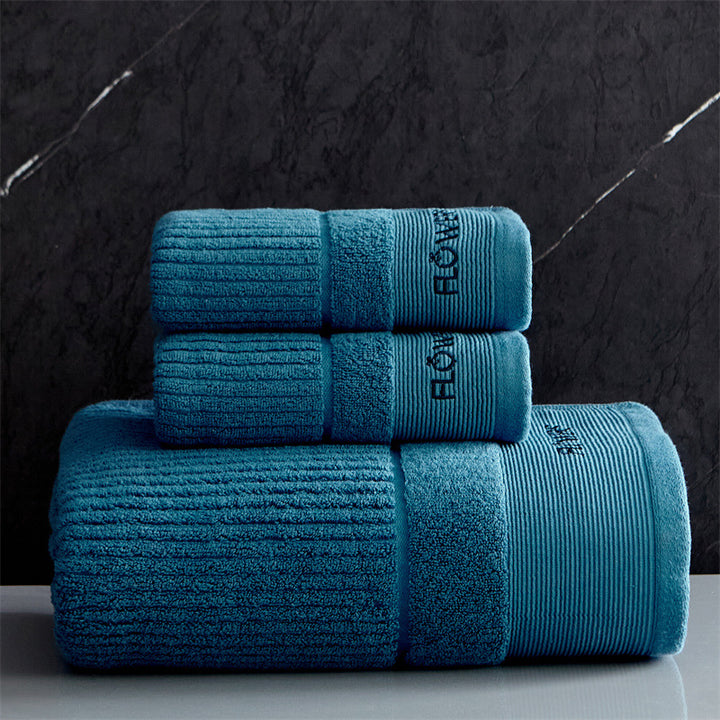 Luxurious terry towel set made of cotton velour with ribbed texture