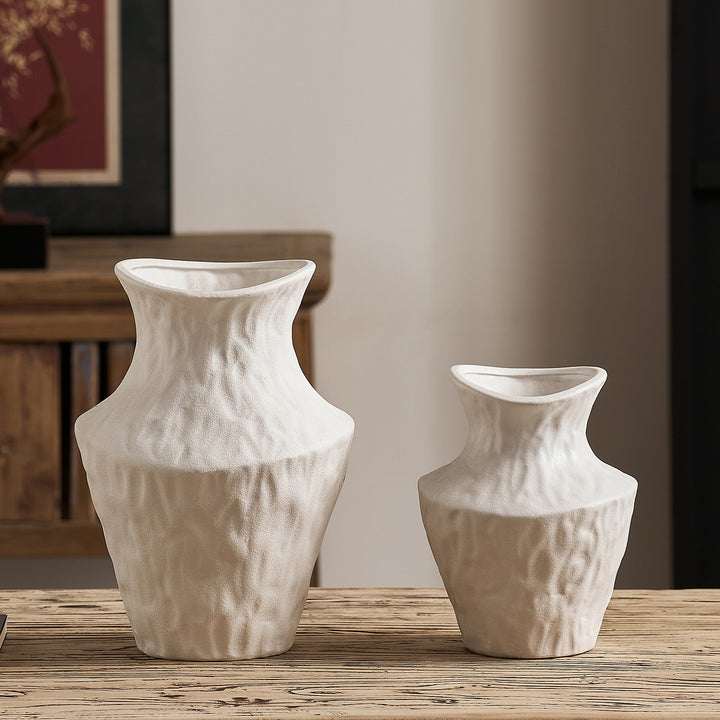 Curved ceramic vase Stornfield