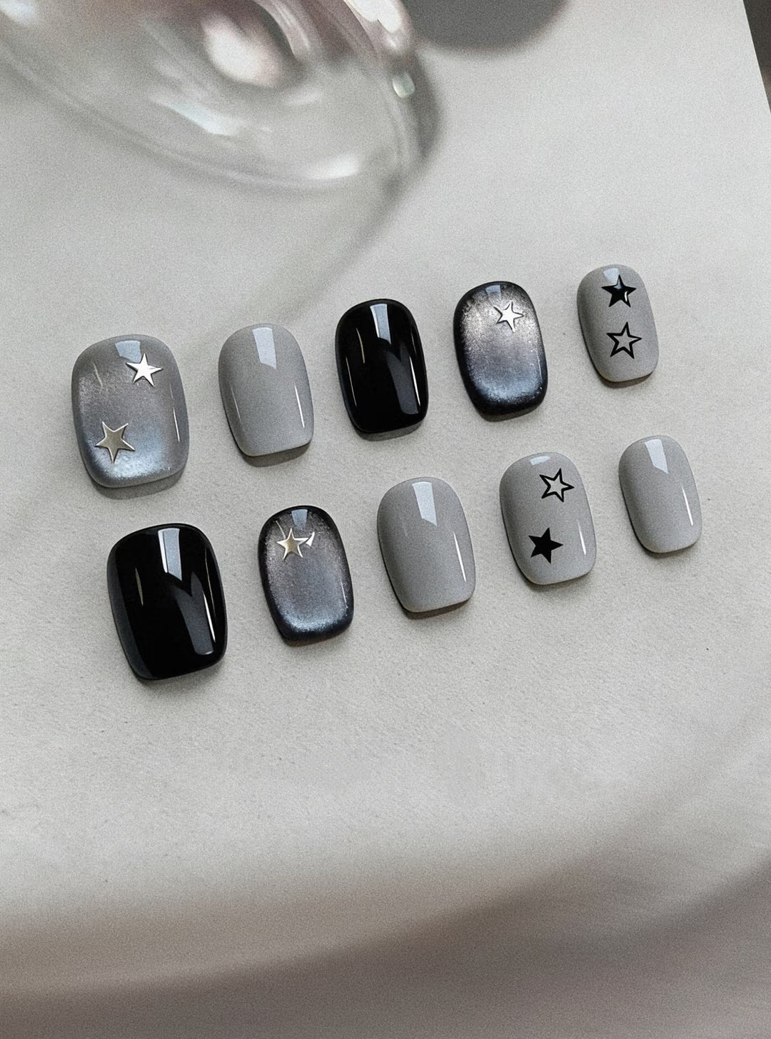 Artistic Press-On Nail Art Set with Star and Grid Designs