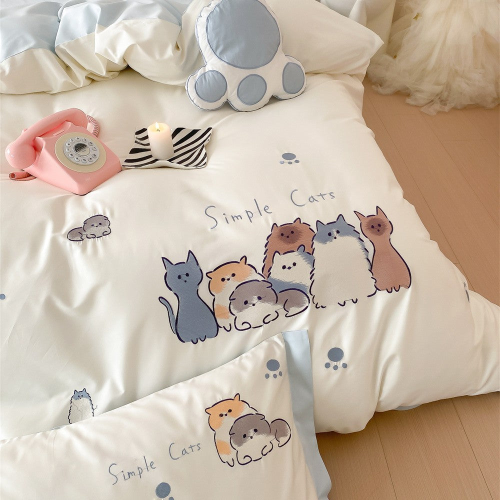 Playful children’s and youth bedding set with cartoon cats, microfiber, reversible function and paw print design
