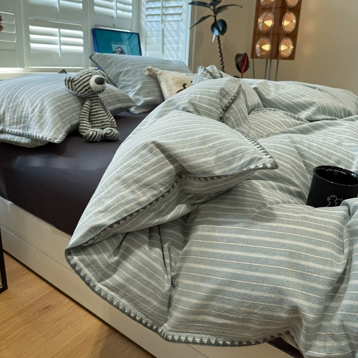 Lightweight Checkered Bedding Set