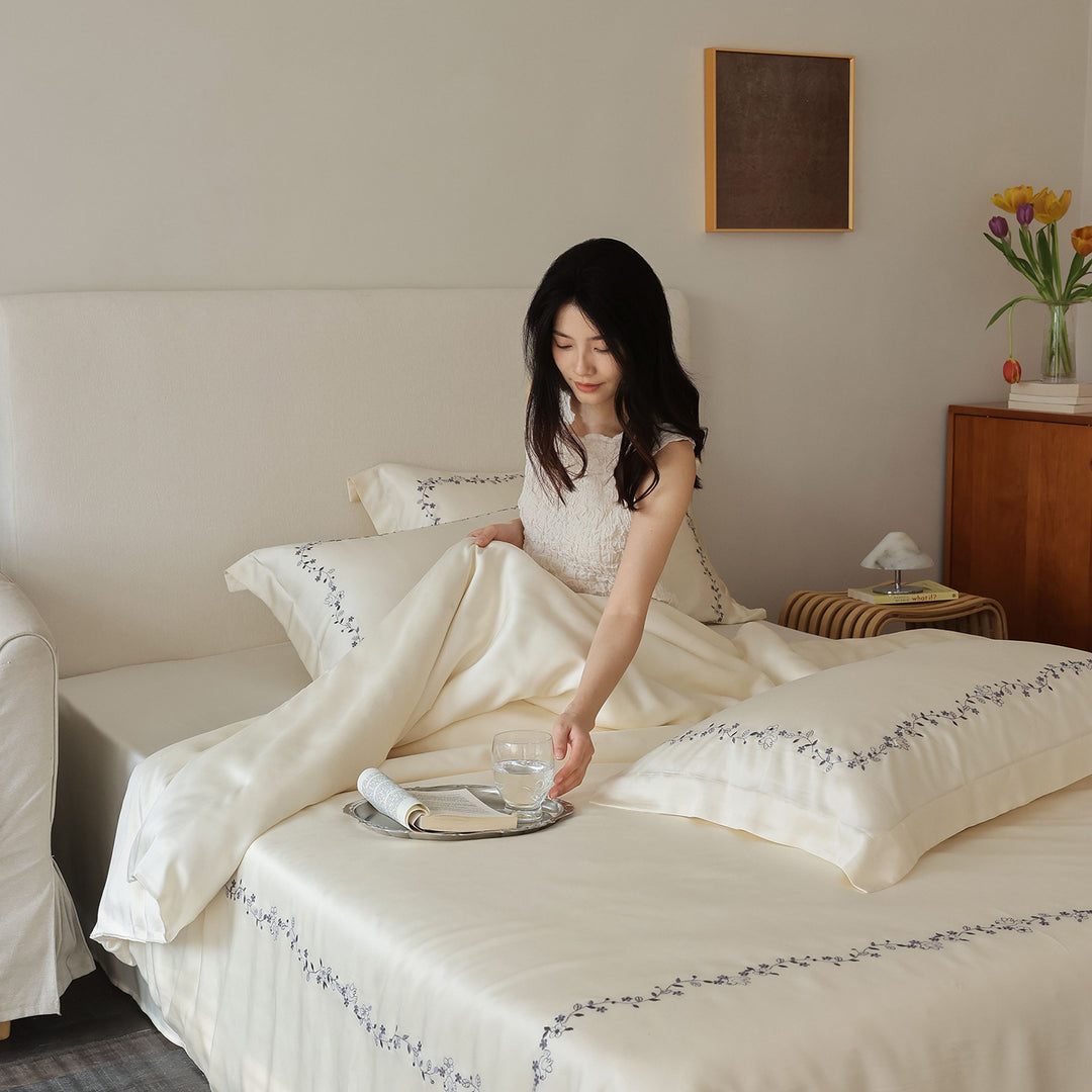 Premium Micro-Sateen Bed Linen Set with Delicate Chain-Stitch Border and Hidden Closure