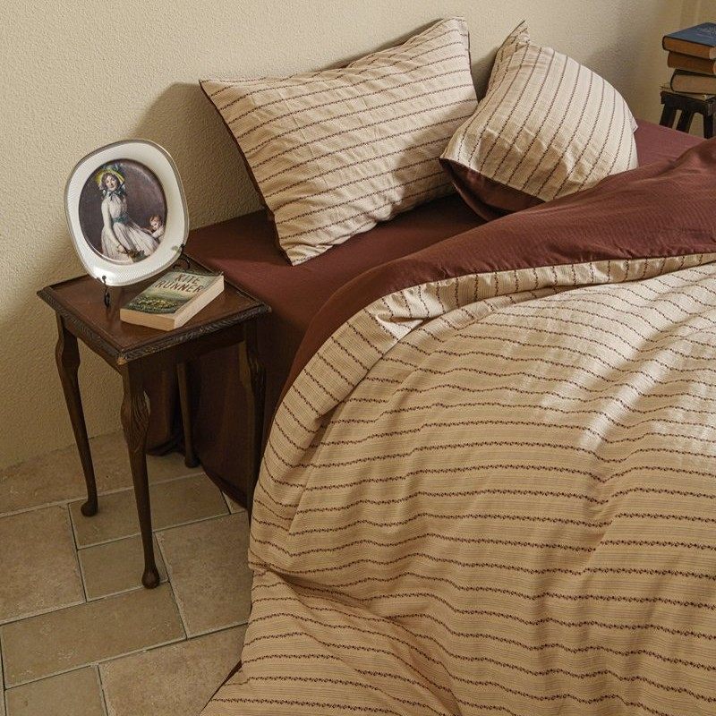 Duvet cover set made of woven cotton percale with fine striped pattern and linen look