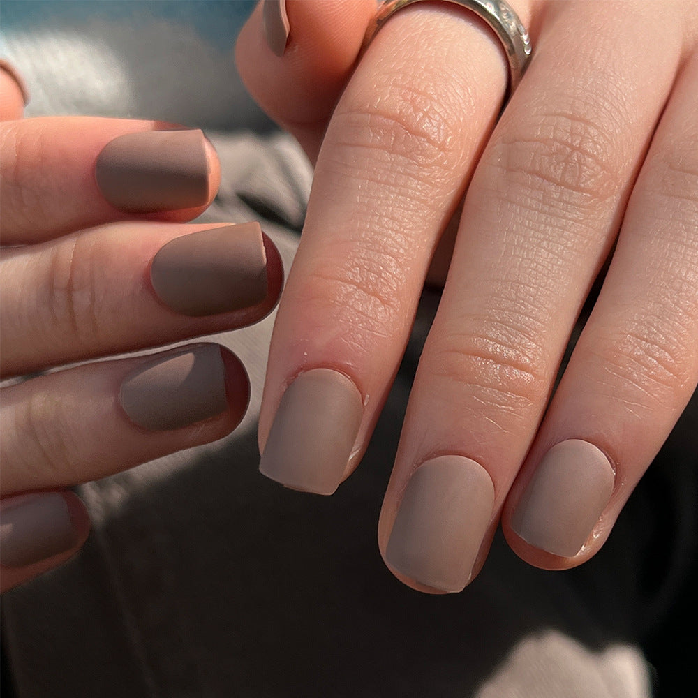 Artificial nail art with matte finish Stornfield