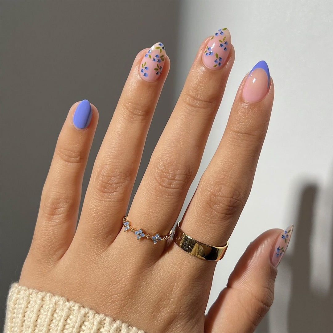 Artificial nail art with playful dots and bows Stornfield