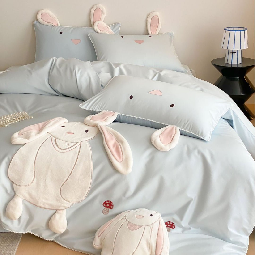 Kids bedding set with 3D bunny appliqué and cuddle pillow
