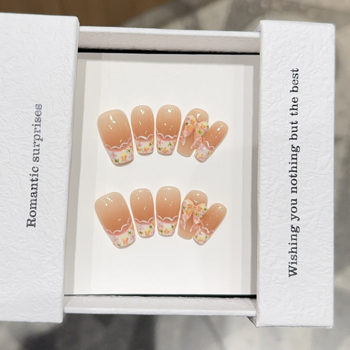 Artificial nail tips with romantic flower designs Stornfield