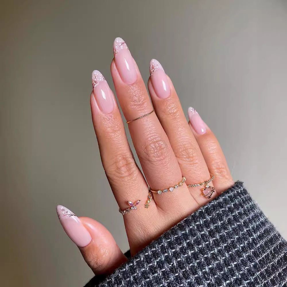 Elegant and artistically designed art nails Stornfield