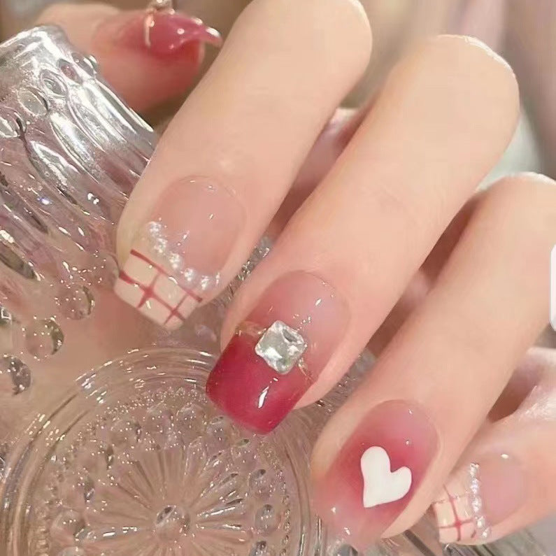 Glamorous Heart-Accented Nail Art Stornfield