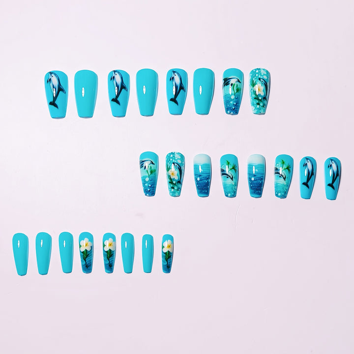 Artificial nails with underwater inspired marine motif Stornfield