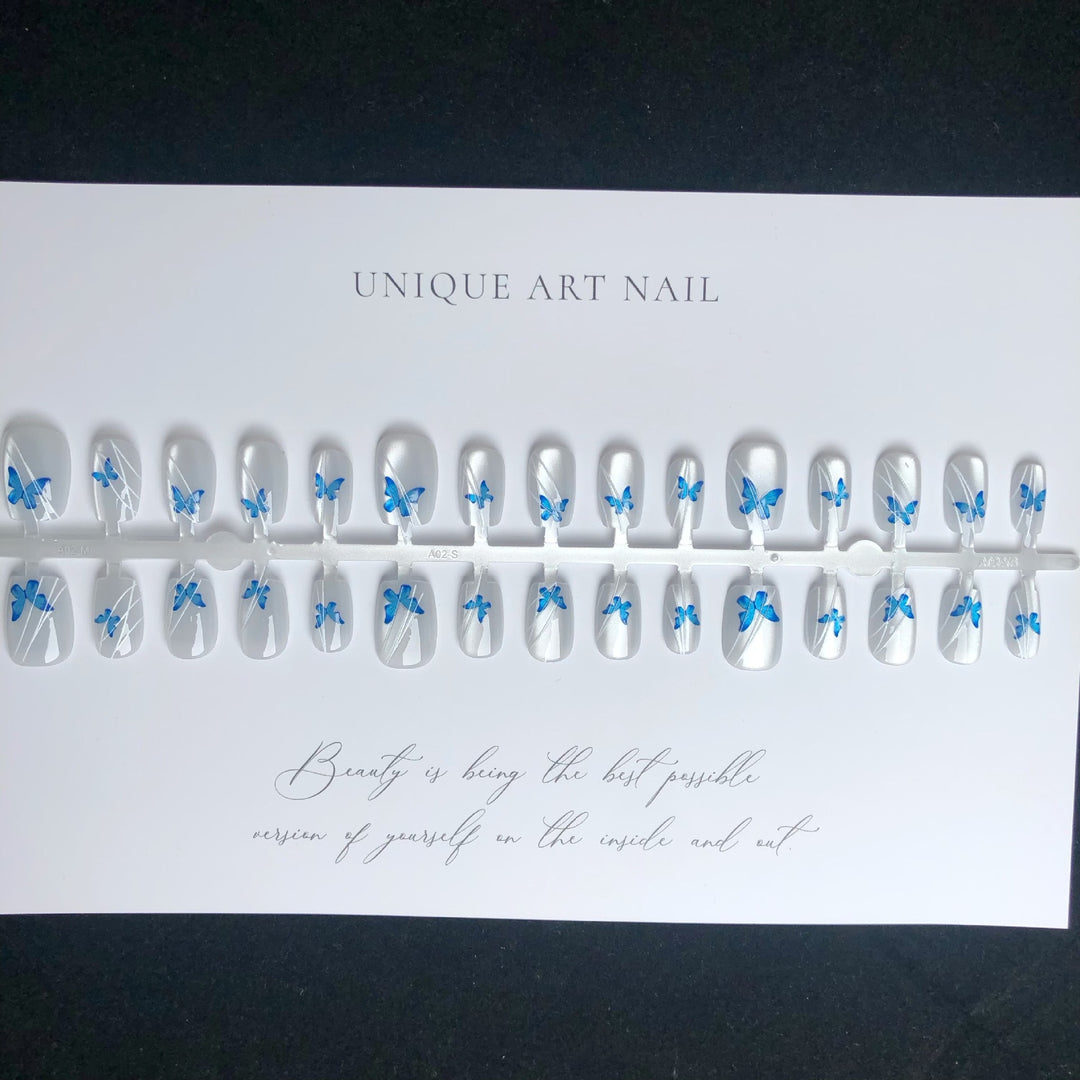 Elegant Press-On Nail Art Set with Floral Design