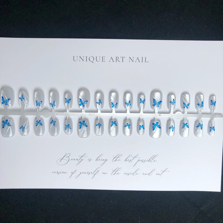 Elegant Press-On Nail Art Set with Floral Design