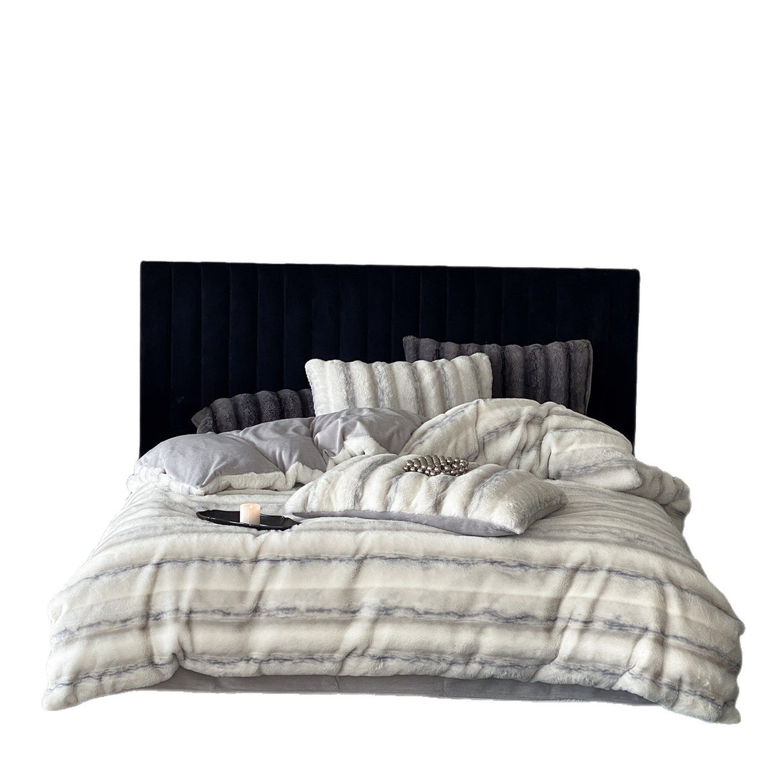 High-pile cuddle duvet cover set made of faux fur with fine striped texture