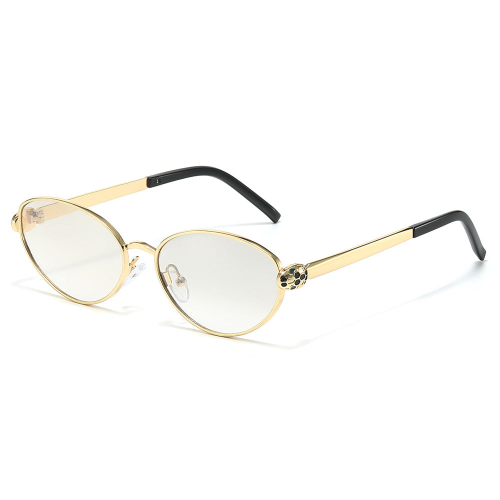 Chic Cat-Eye Sunglasses with Luxurious Gold Accents Stornfield