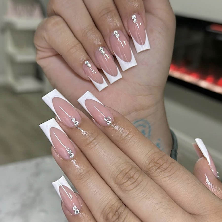 Elegant artificial nail set with high-gloss finish and rhinestone decorations Stornfield