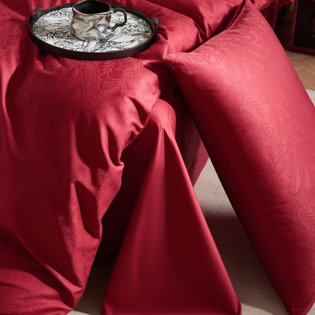 Luxurious satin bedding set with jacquard paisley structure