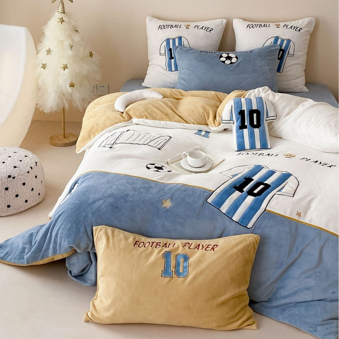 Cozy children's bedding in soccer design made of velvet complete set