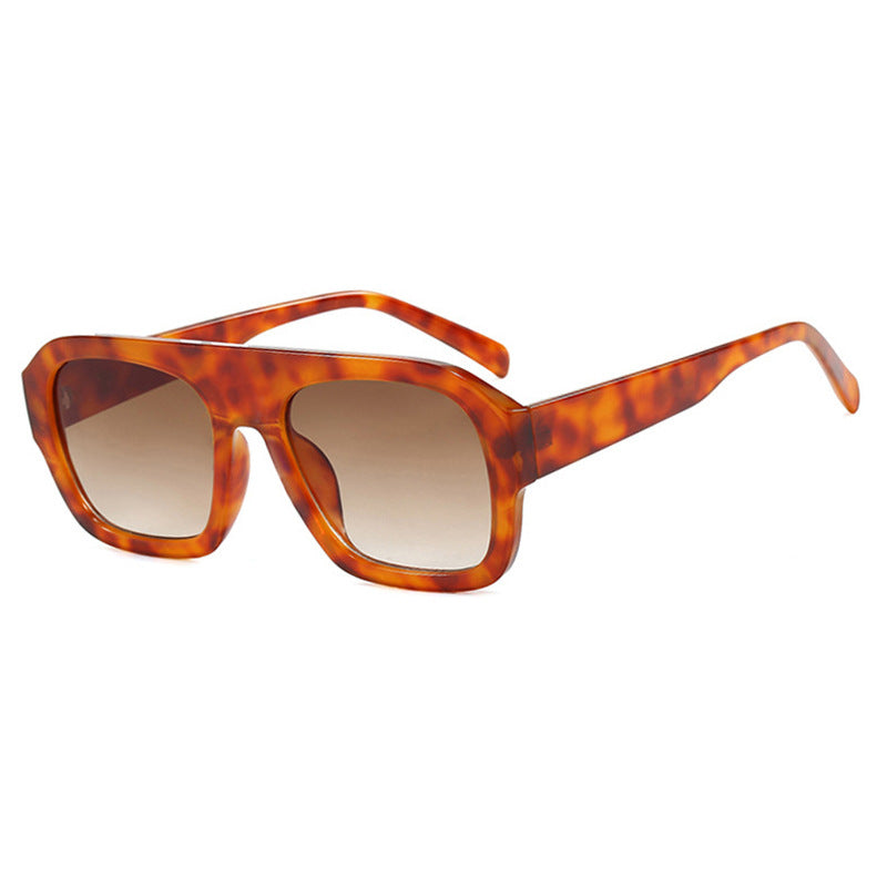 Women's fashionable sunglasses with a sturdy frame and wide lenses Stornfield