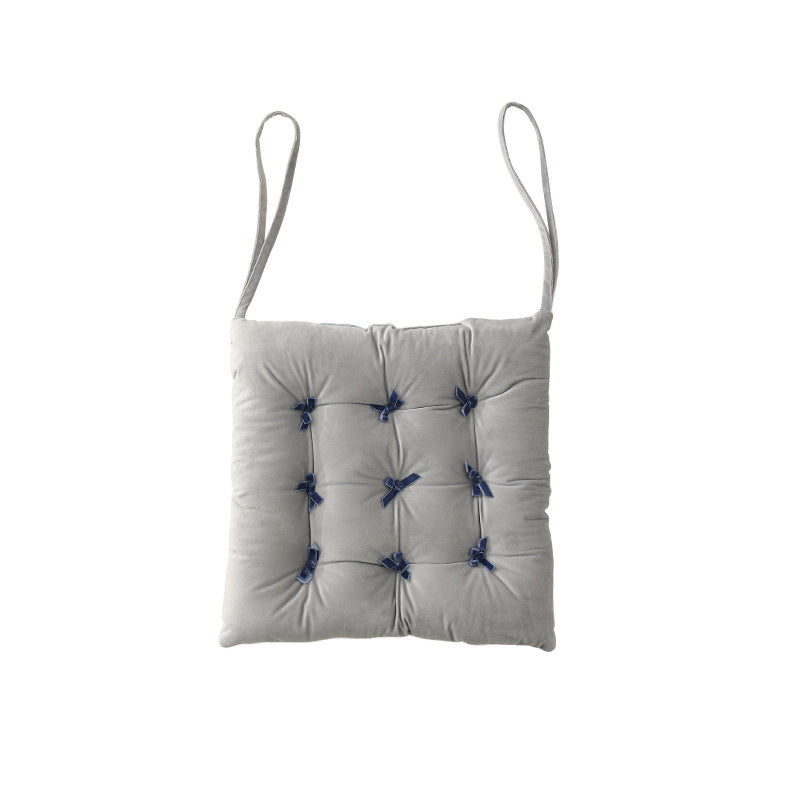 Padded square seat cushion with tufting and attachment ribbons Stornfield