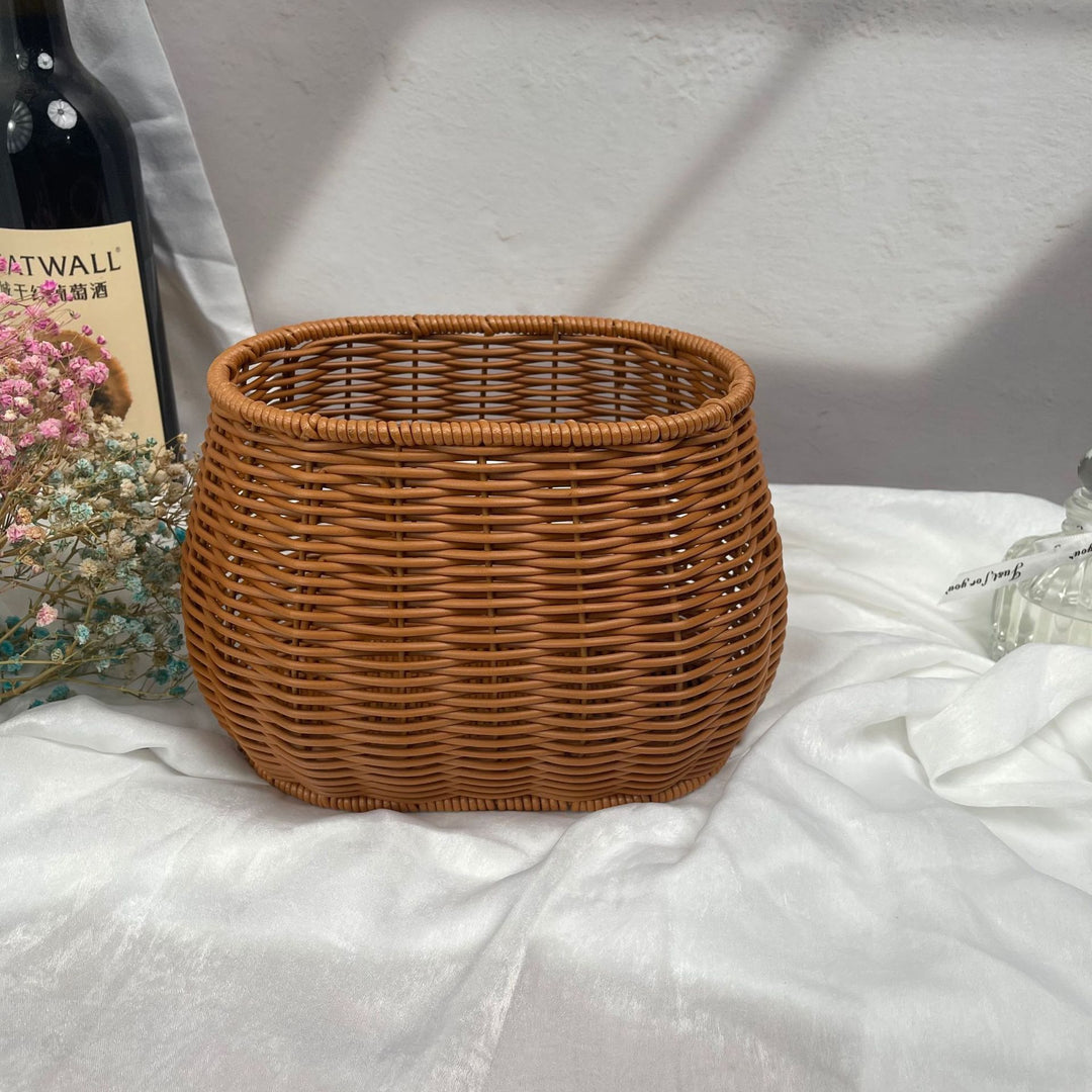 Women's stylish rattan container with pearl handle Stornfield