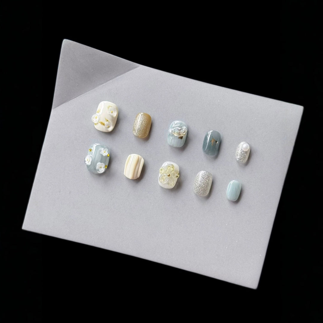 Decorative Press-On Nail Art Set with Elegant Floral and Glitter Accents