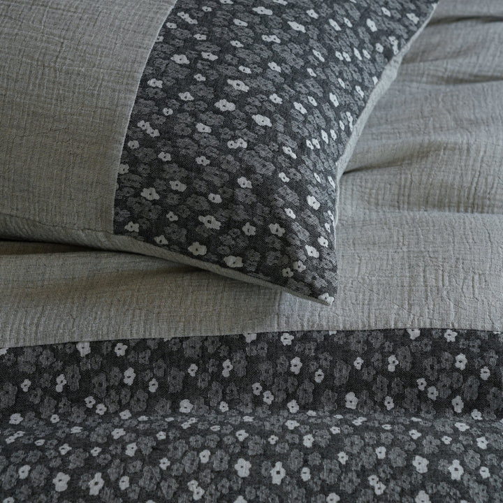 Reversible Cotton-Linen Duvet Cover Set with Floral Patchwork Pillow Shams